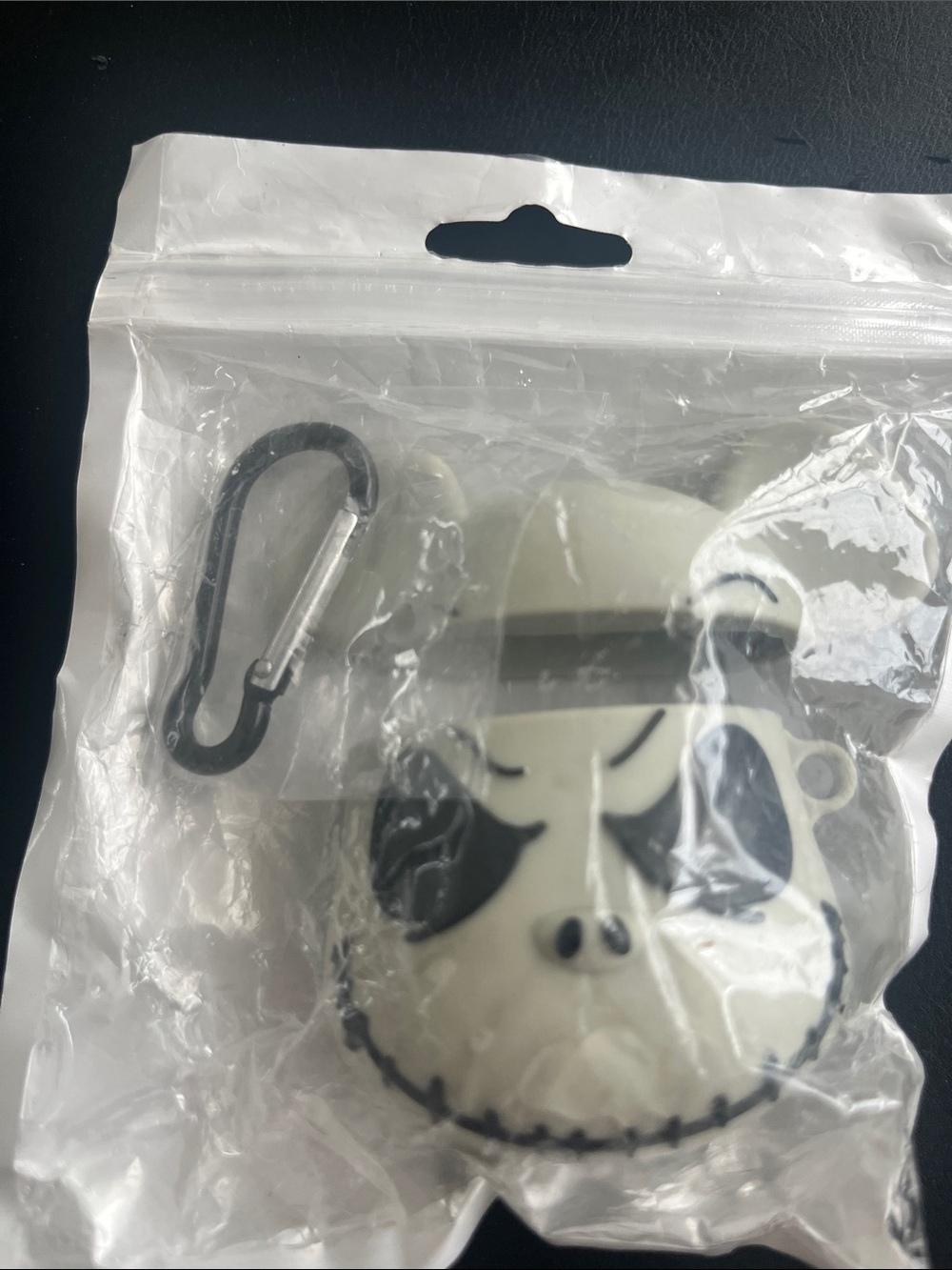Novelty Skull Silicone AirPods Case with Carabiner - off-White